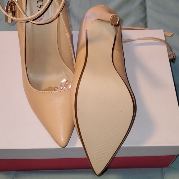 Heels - Picture 3 of 4